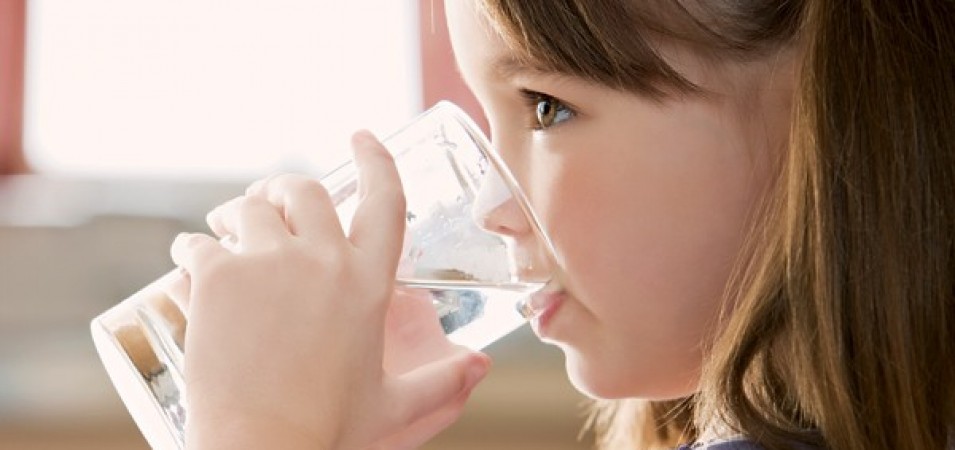 Hidratação combate o cáculo renal em crianças